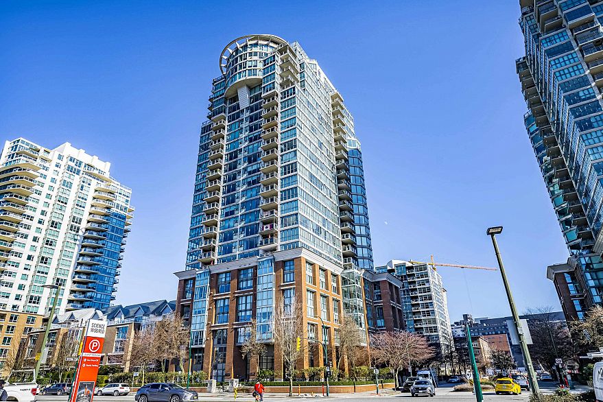 806 1088 Quebec Street