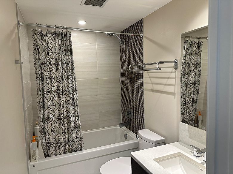 232 1777 W 7th Avenue