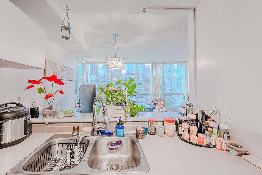 1204 555 Jervis Street