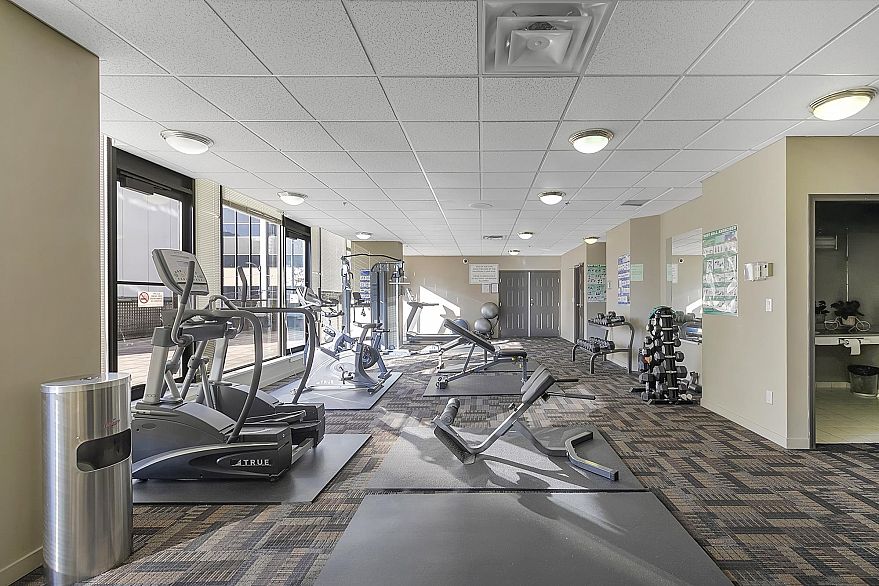 908 1010 Howe Street