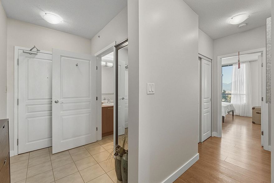 751 1483 E King Edward Avenue