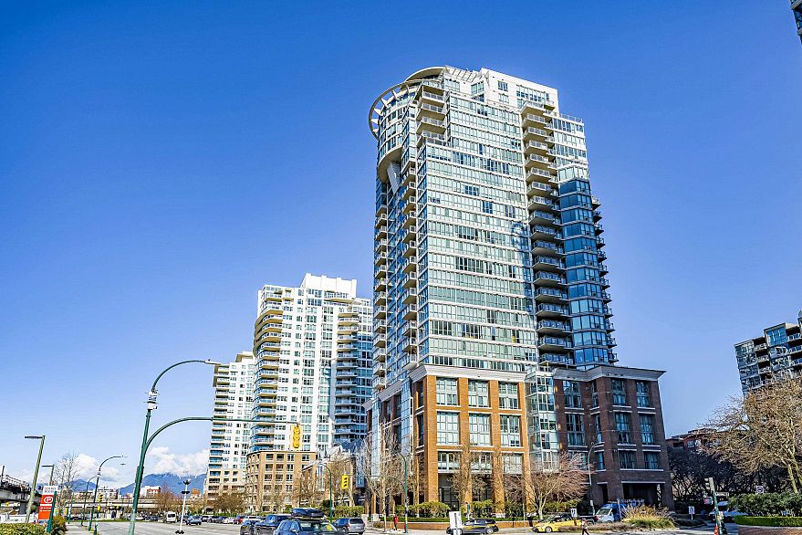 806 1088 Quebec Street