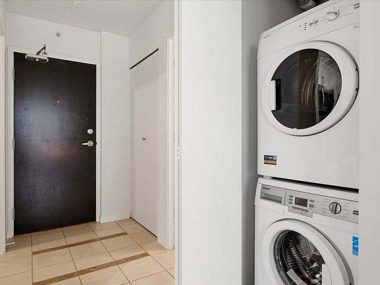 503 933 Hornby Street