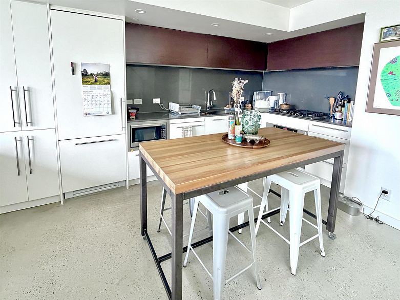 1005 150 E Cordova Street