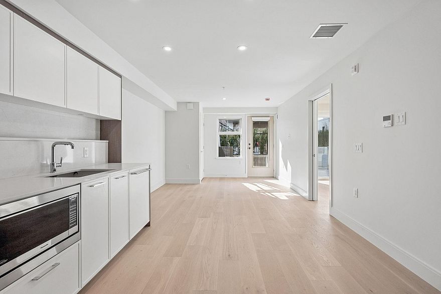 105 378 W 45th Avenue