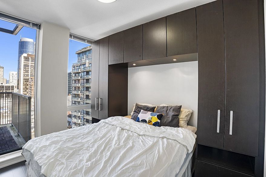 1802 1055 Richards Street