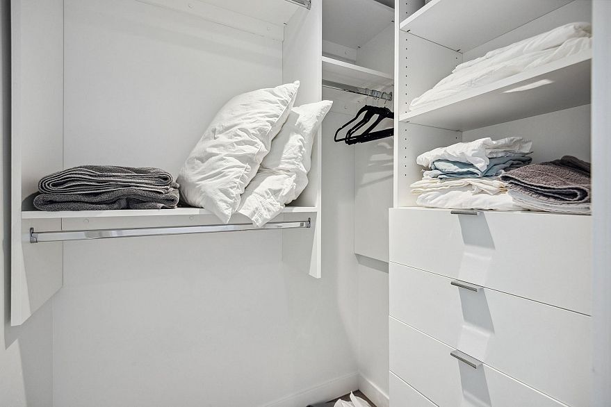 2002 1111 Richards Street