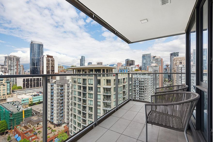 2002 1111 Richards Street