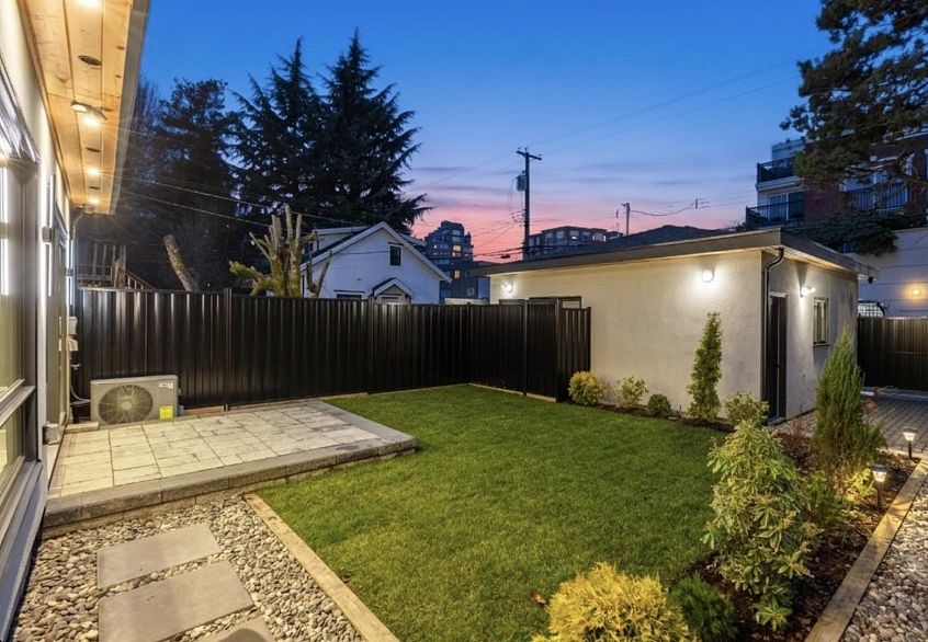 2 4549 W 11th Avenue