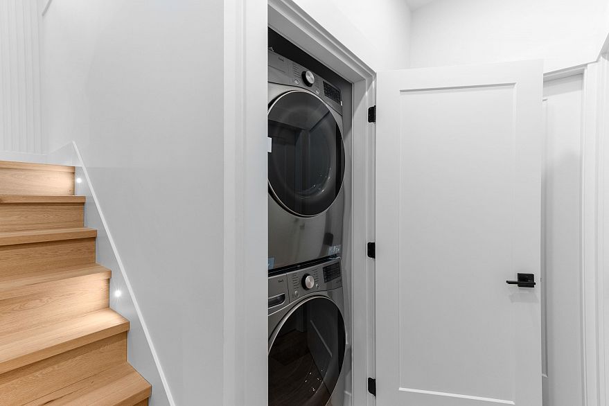 1 4549 W 11th Avenue