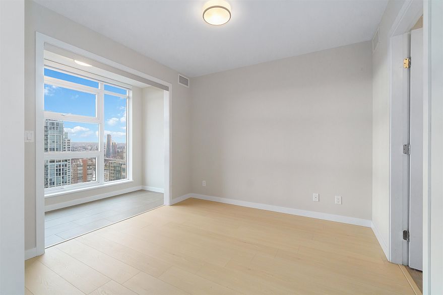 2307 1351 Continental Street