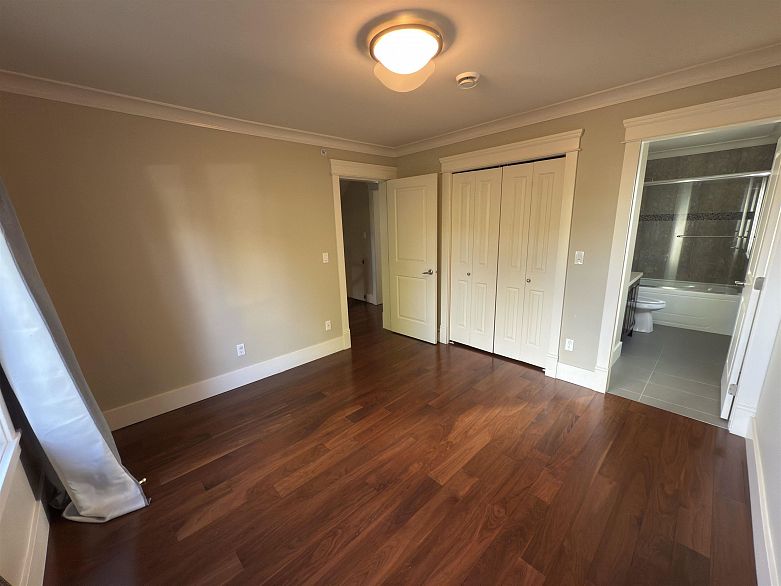 7689 Jasper Crescent