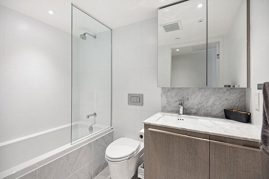 2002 1111 Richards Street