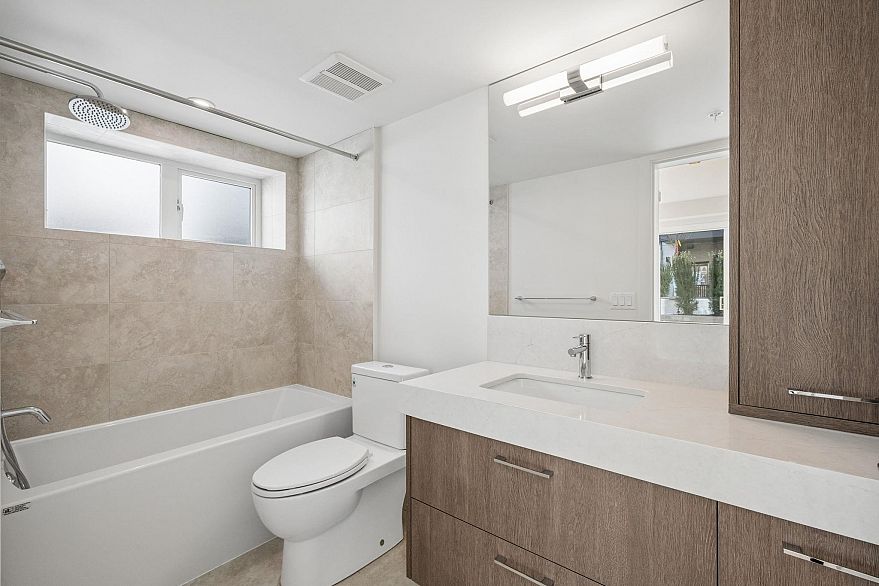 105 378 W 45th Avenue