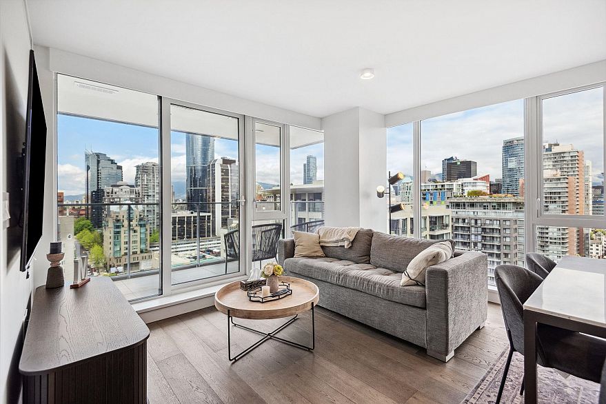 2002 1111 Richards Street