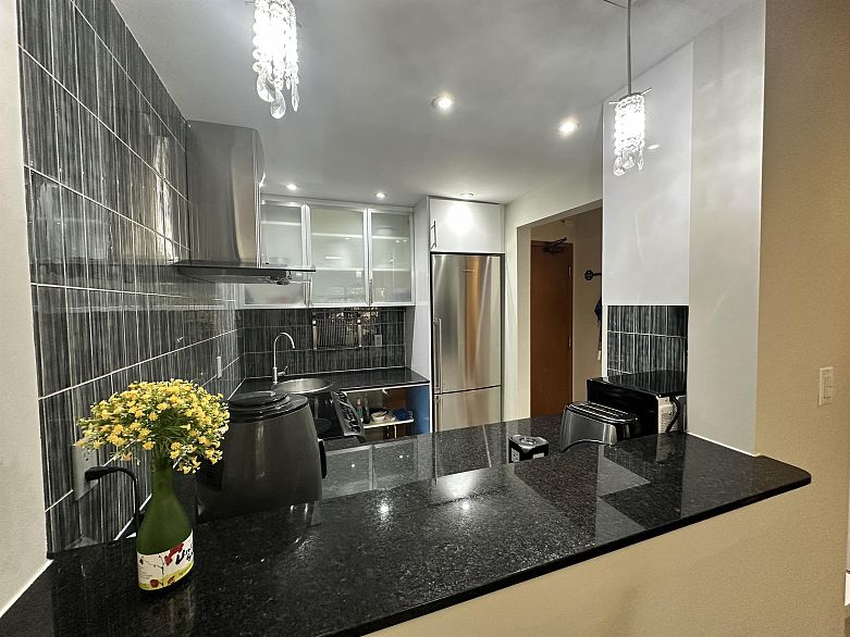 318 2320 W 40th Avenue