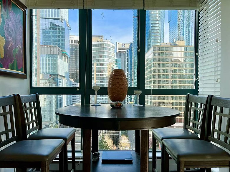 1706 1238 Melville Street