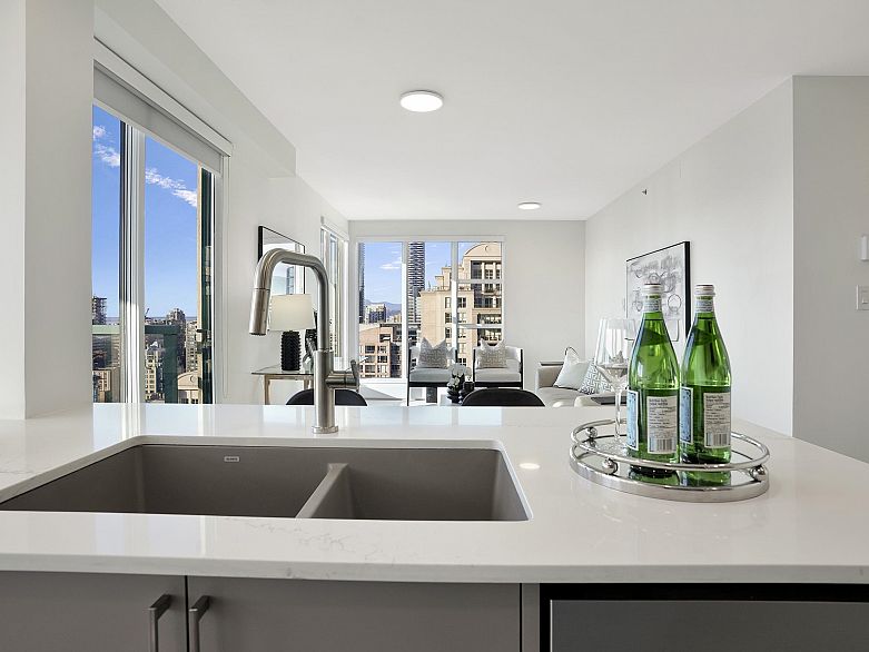 3309 939 Homer Street