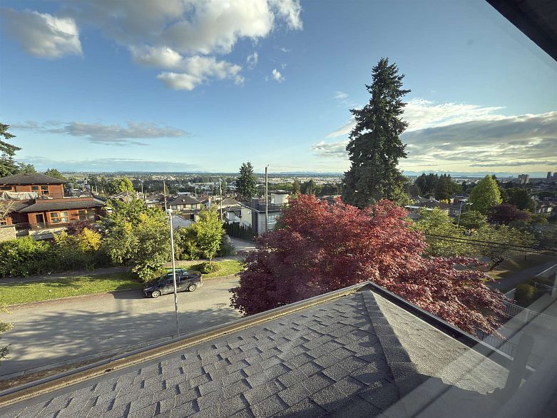 7689 Jasper Crescent