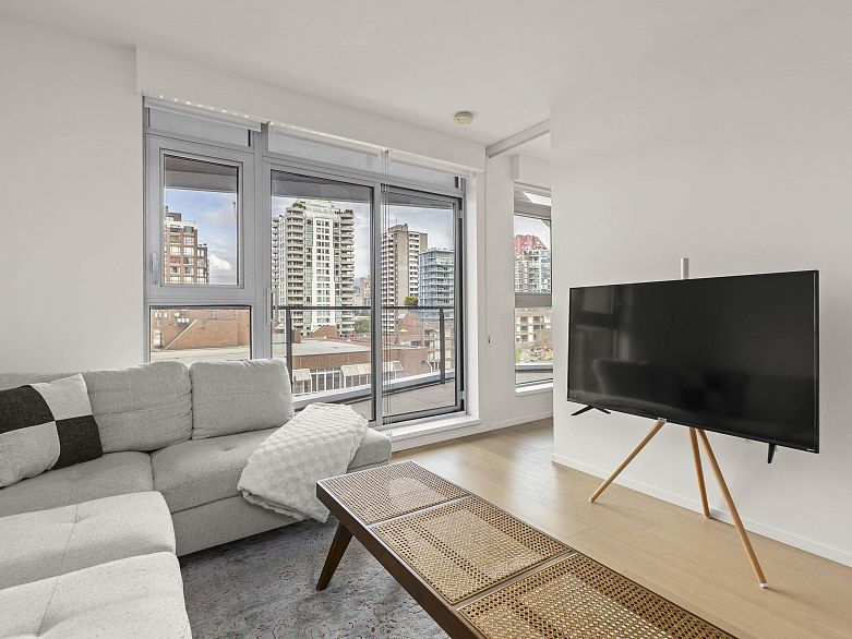 1104 889 Pacific Street