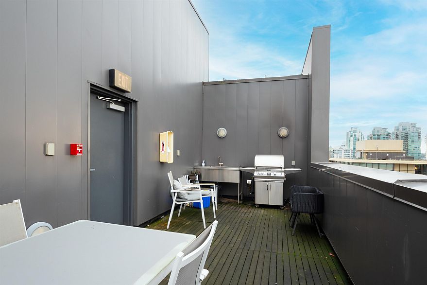 303 219 E Georgia Street