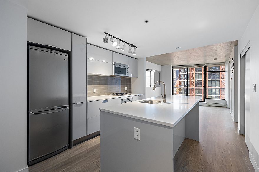 1407 108 W Cordova Street