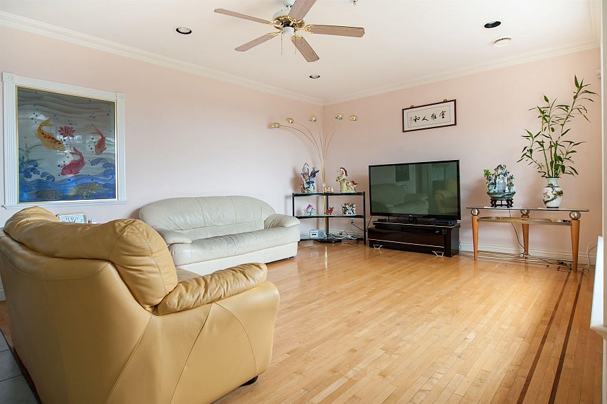 2288 Fraserview Drive