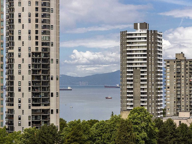 1104 889 Pacific Street