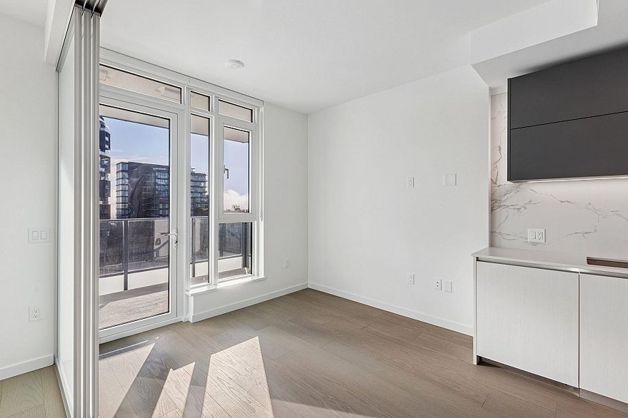 606 8415 Granville Street