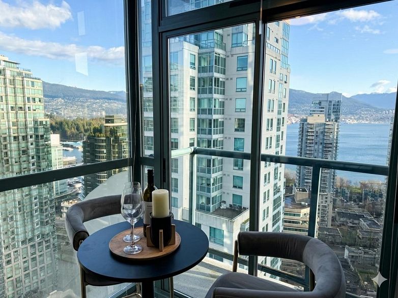 2507 1239 W Georgia Street