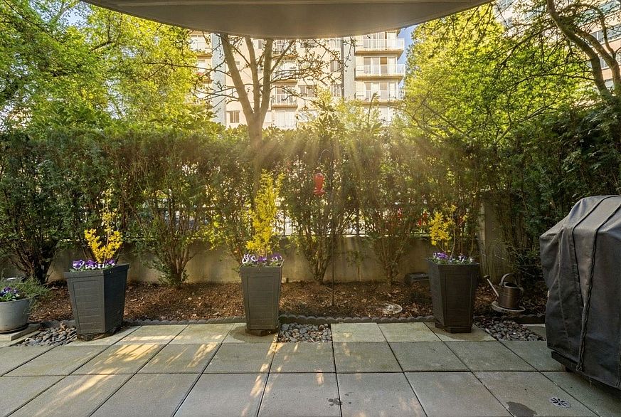 102 1924 Comox Street