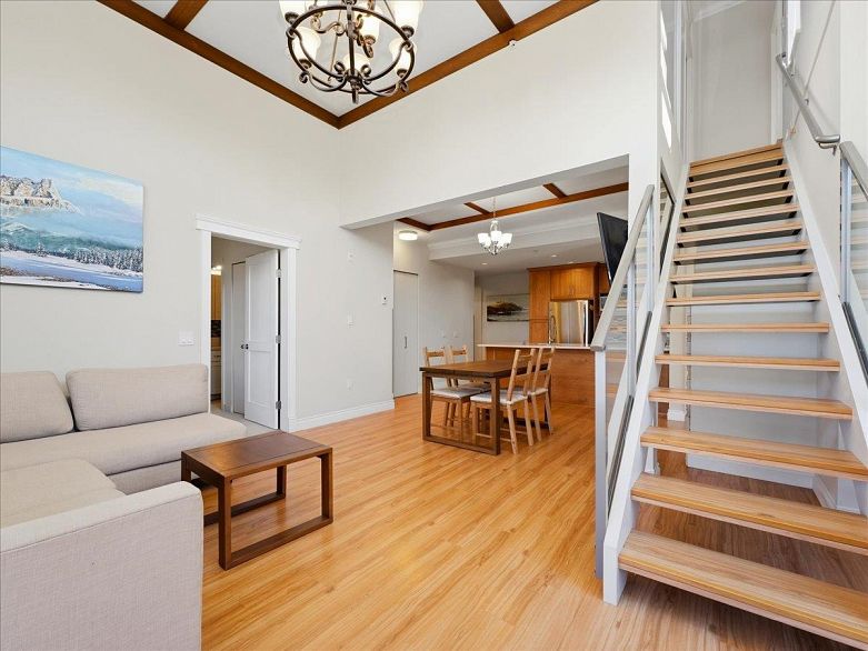 PH12 5983 Gray Avenue