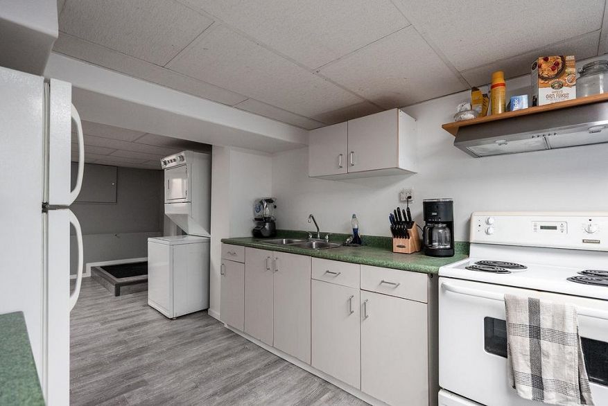 2867 E Georgia Street