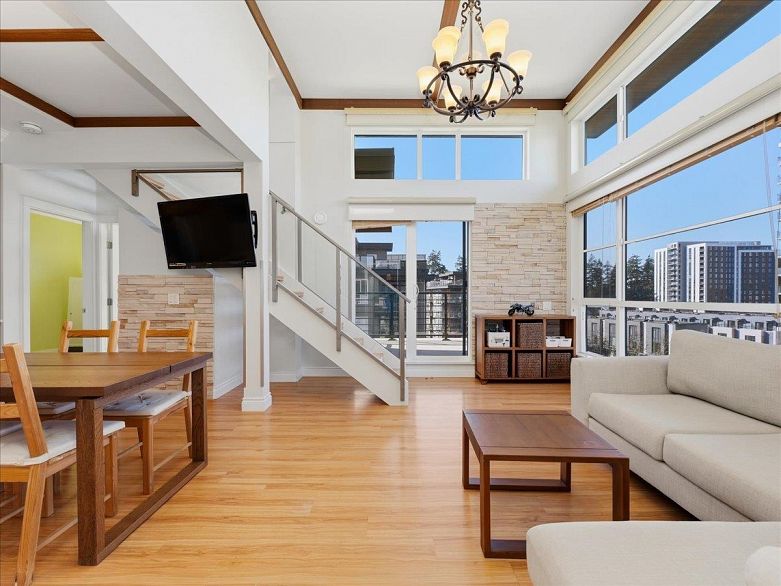 PH12 5983 Gray Avenue