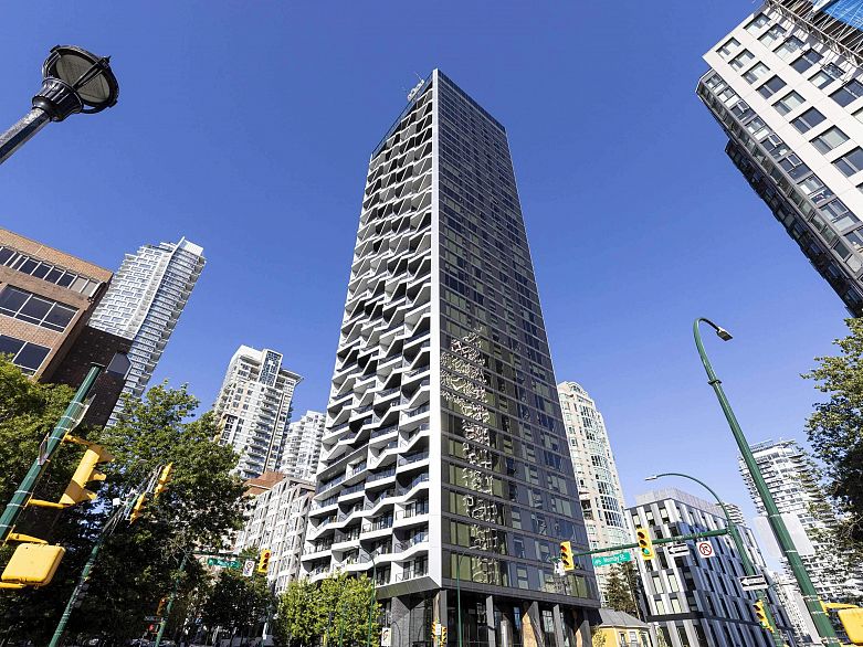 1104 889 Pacific Street