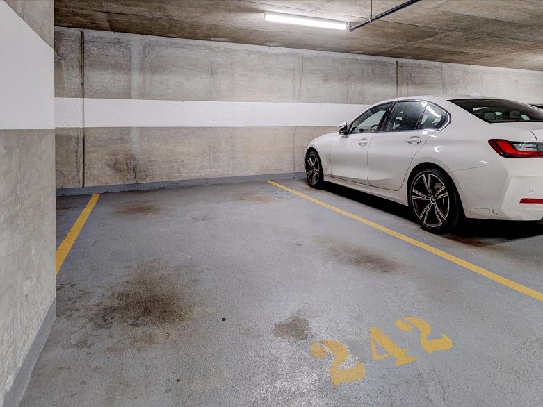 503 933 Hornby Street