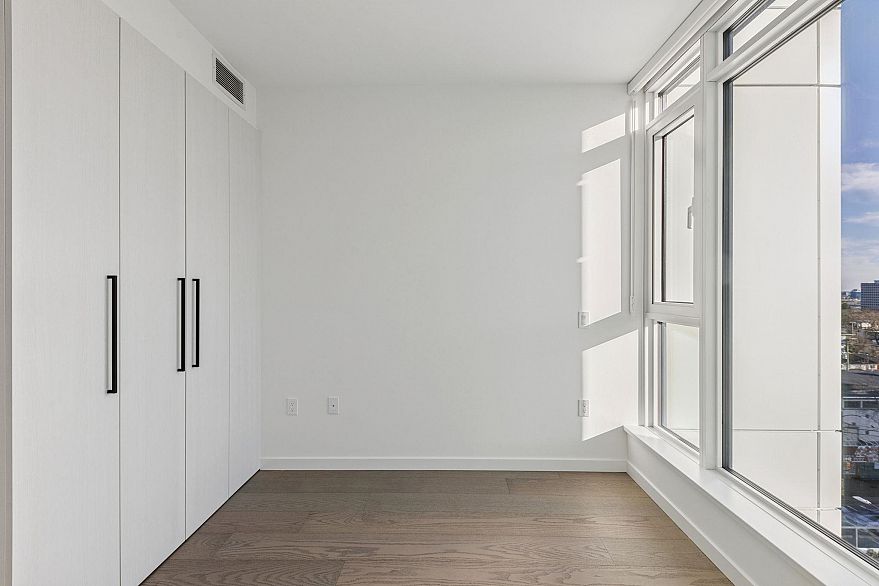 606 8415 Granville Street