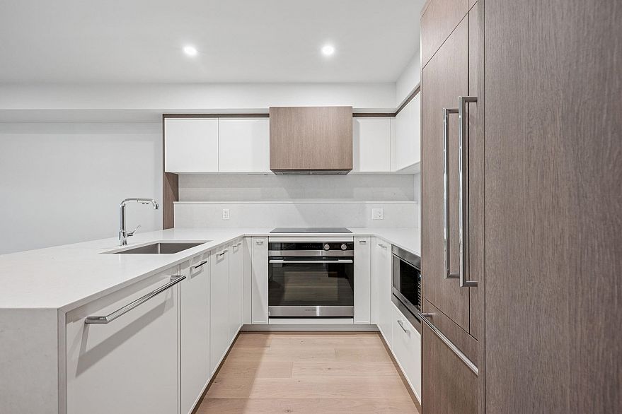 101 378 W 45th Avenue