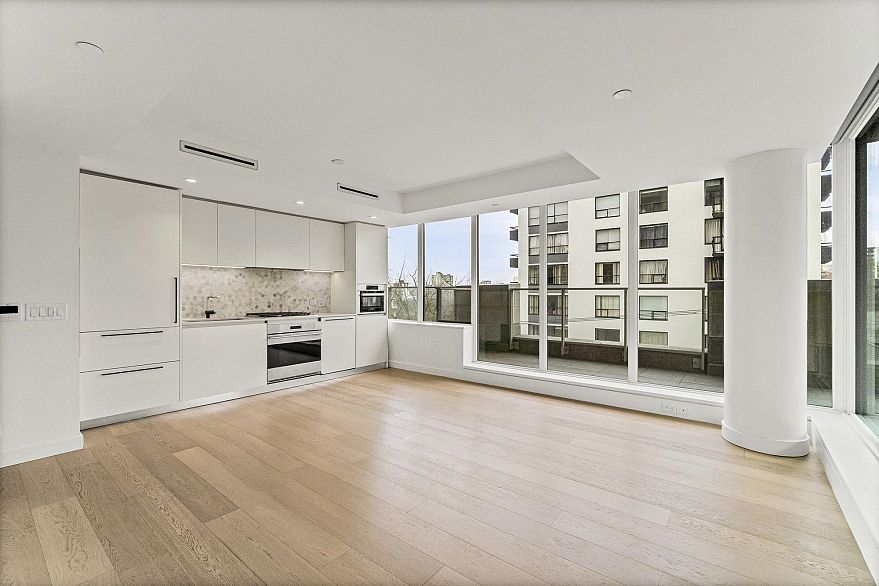 505 1180 Broughton Street