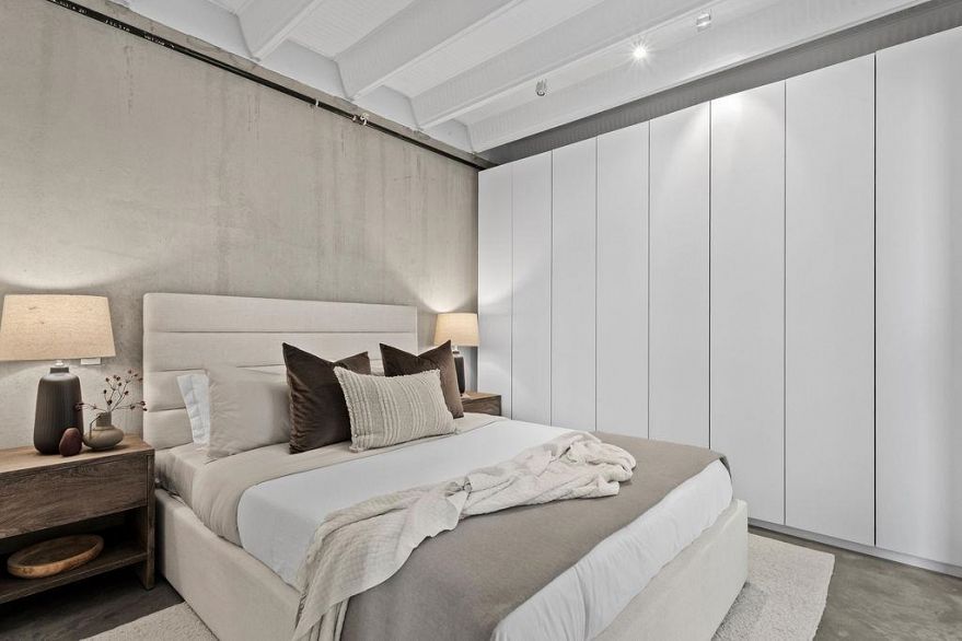 303 219 E Georgia Street