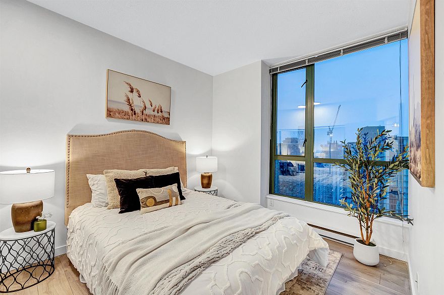 2507 1239 W Georgia Street