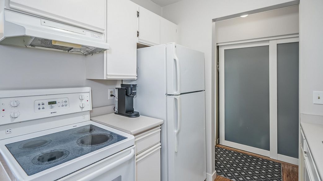 305 975 W 13th Avenue