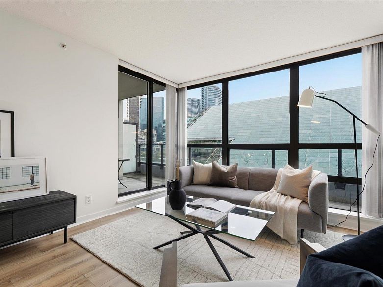 503 933 Hornby Street