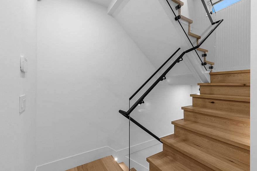 2 4549 W 11th Avenue