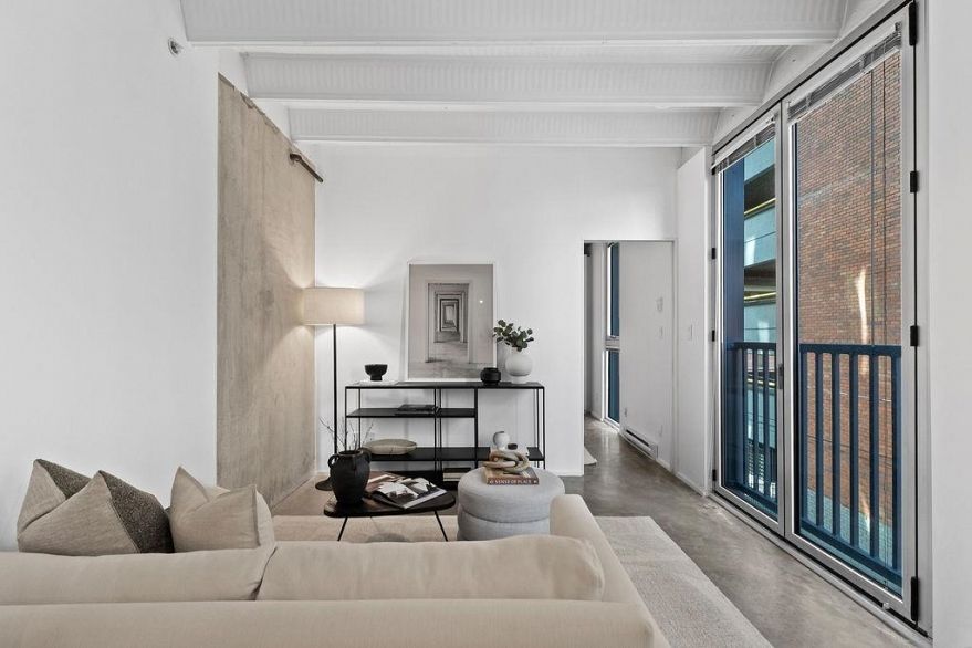 303 219 E Georgia Street