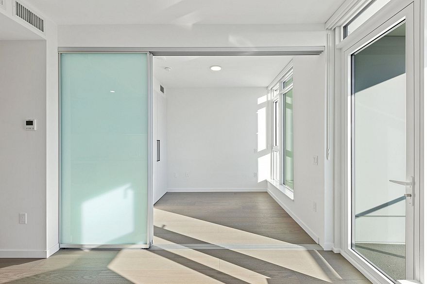 606 8415 Granville Street