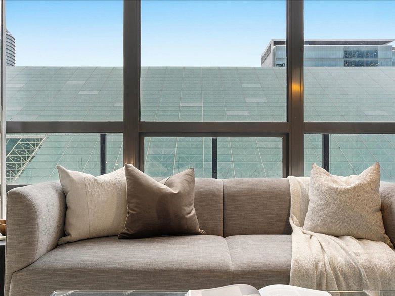 503 933 Hornby Street