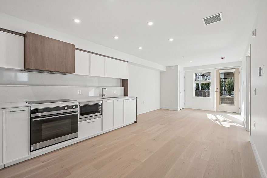 105 378 W 45th Avenue