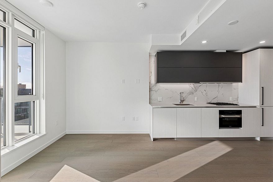 606 8415 Granville Street