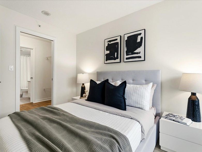 503 933 Hornby Street